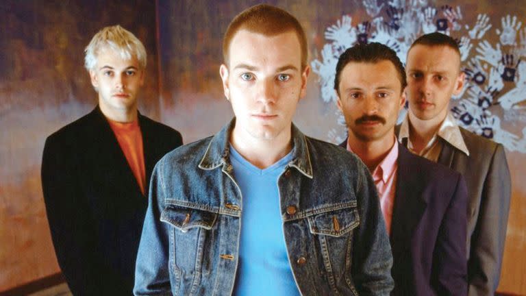 Ewan McGregor en la piel de Renton, junto a Jonny Lee Miller, Robert Carlyle y Ewen Bremner como los ya míticos Sick Boy, Begbie y Spud