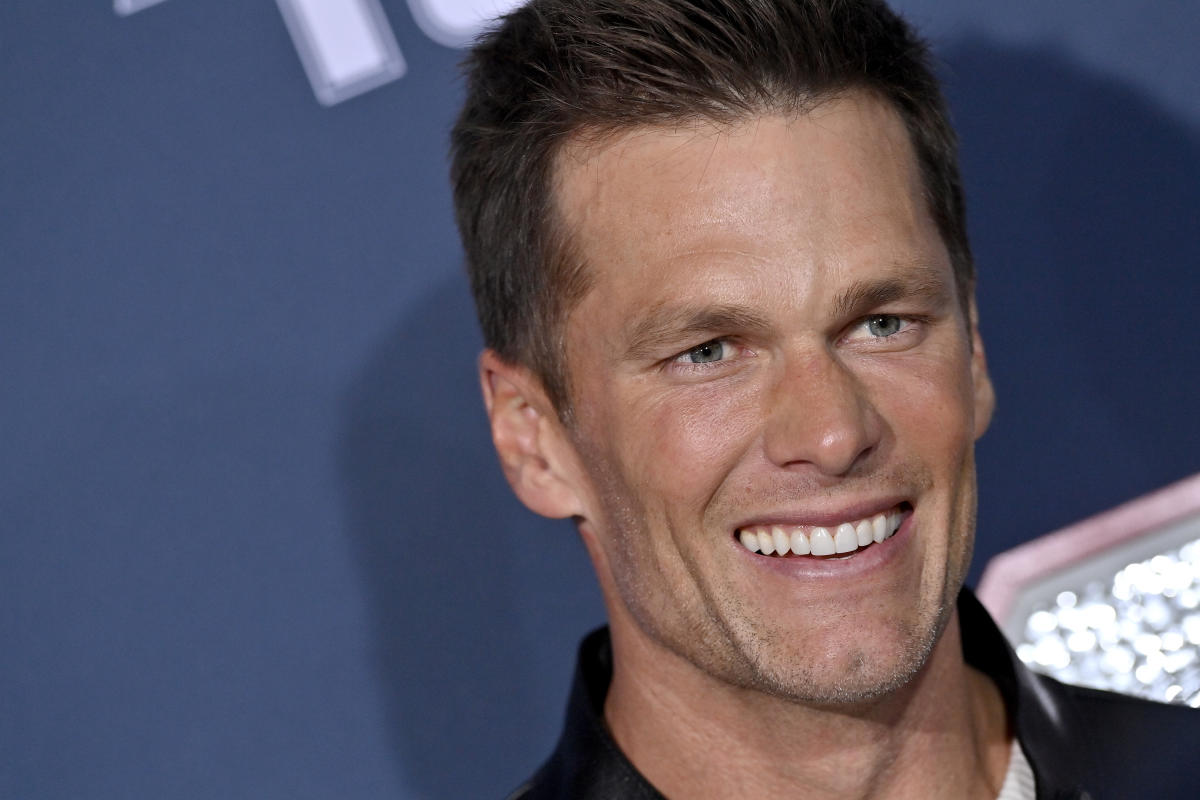 Tom Brady, Aaron Rodgers and other football legends surprise NFL rookies  with touching videos