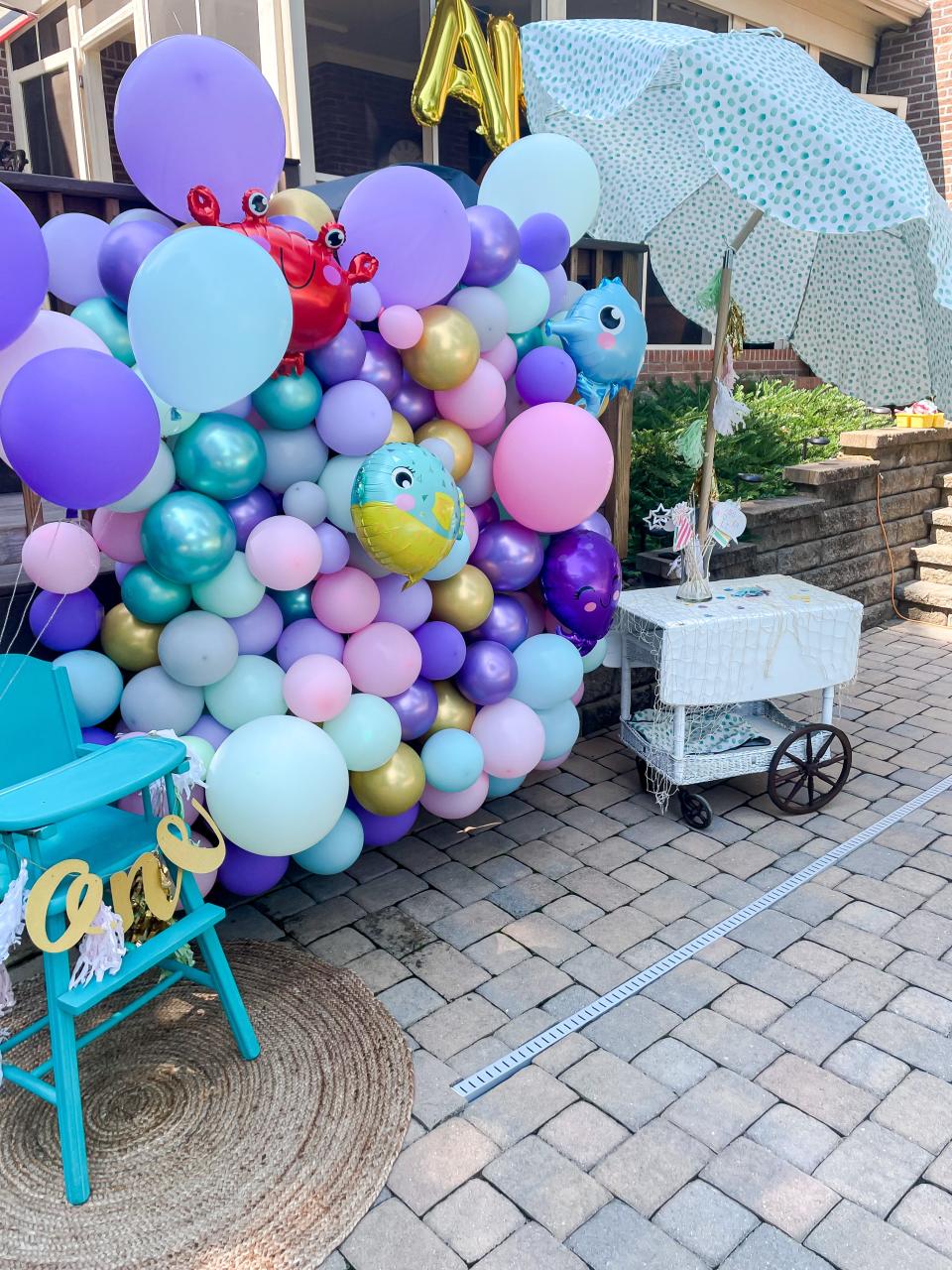 Cardwell Creative Co. created these decorations for a first birthday.