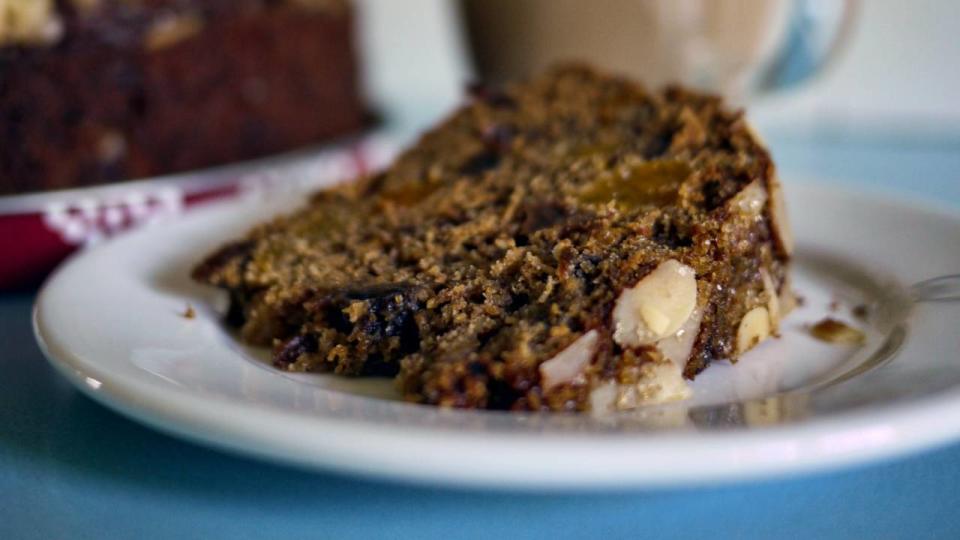 Christmas desserts in an air fryer: Fruit cake