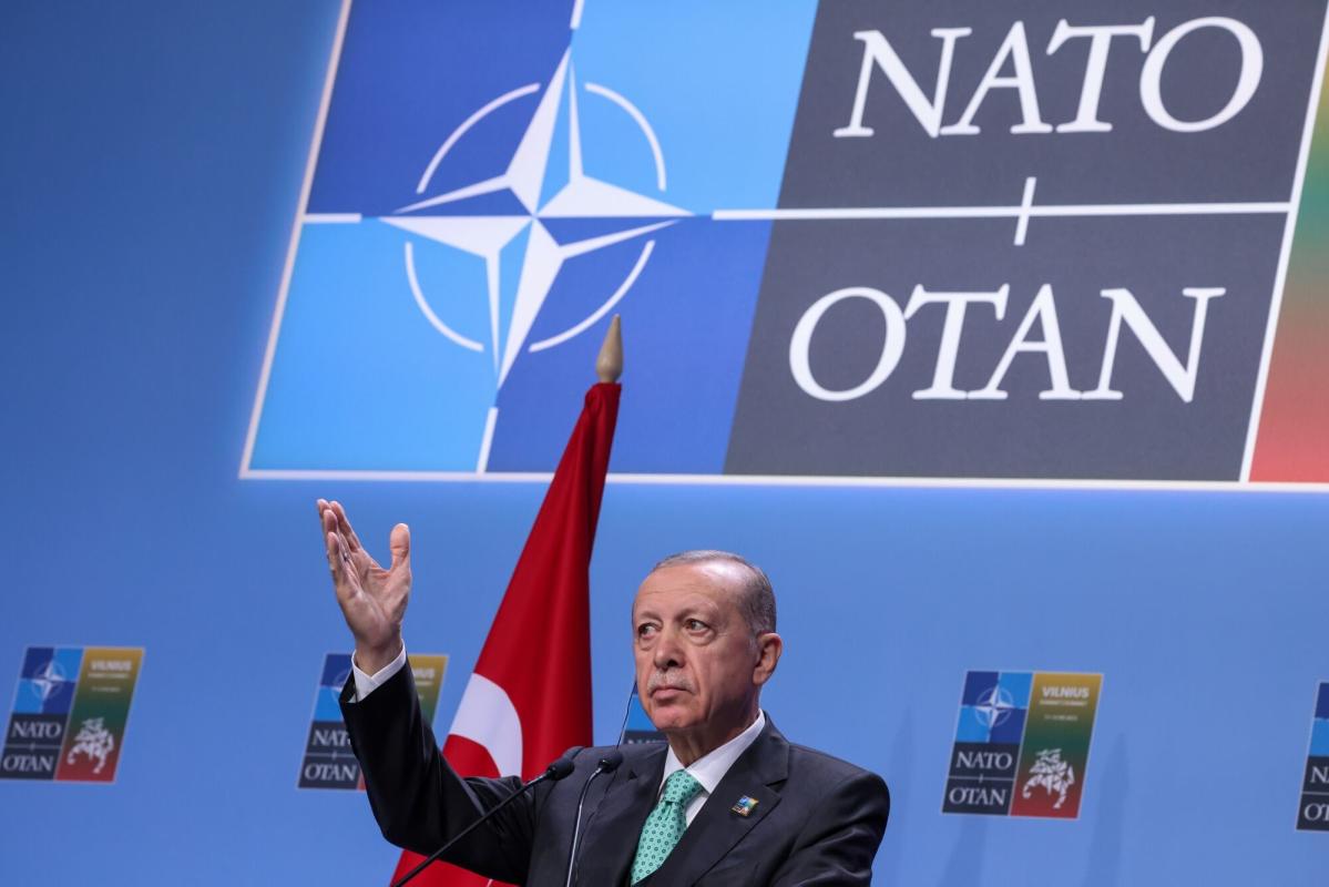 Türkiye parlamentosu tatilde İsveç’in NATO hedefini tartışabilir