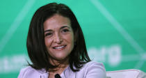 <p>Desde 2012, Sheryl Sandberg es la directora operativa de Facebook y previamente trabajó también en Google. Ingresó en la Universidad de Harvard en 1987 y se graduó cum laude en Económicas. Años después regresó al mismo centro para obtener un Máster en Administración y Dirección de Empresas. (Foto: Charles Krupa / AP). </p>