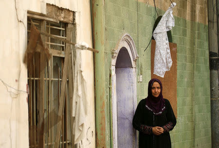 A civilian woman puts a white flag in front of her home during a battle with Islamic State militants at Dawasa neighbourhood in Mosul, Iraq, March 8, 2017. REUTERS/Thaier Al-Sudani