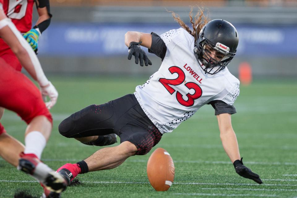 Lowell's Louie Estrada (23) recovers the ball in the kickoff during the Class 2A OSAA state championship at Hillsboro Stadium on Saturday, Nov. 25, 2023, in Hillsboro, Ore.