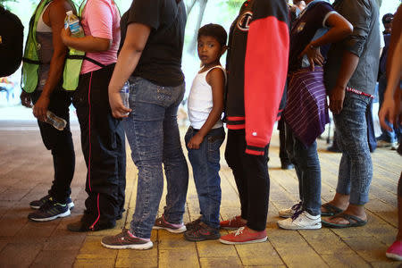 Central American migrants, moving in a caravan through Mexico toward the U.S. border, stand in line for food at a shelter set up for them by the Catholic church, in Puebla, Mexico April 6, 2018. REUTERS/Edgard Garrido