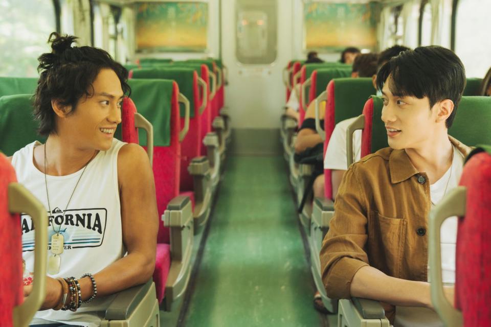 范少勳（左）和劉俊謙（右）在新片《我在這裡等你》首度共演。（抓馬文化提供）