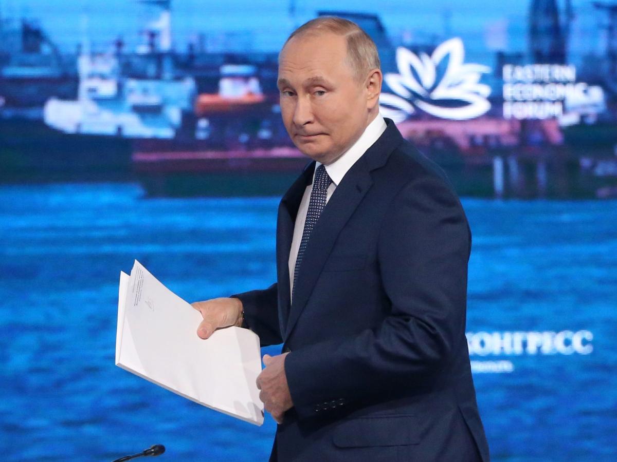 Путин потратил два десятилетия на его строительство, в значительной степени разрушенное на Украине, и «стратегическое поражение» России может угрожать его режиму.