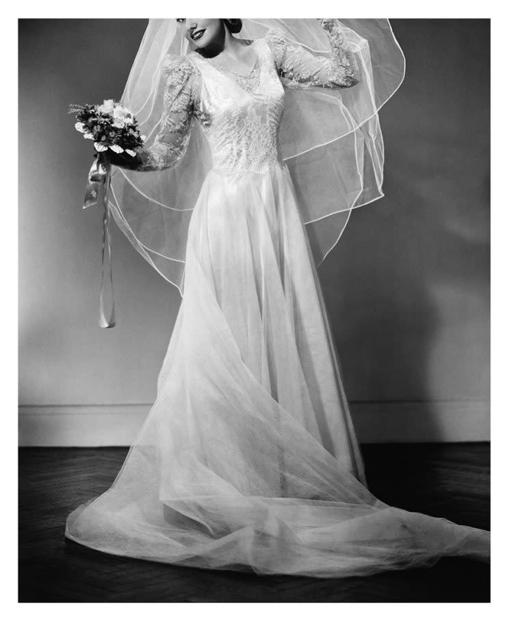 A woman wore her 1952 wedding dress to celebrate her 65th anniversary with her husband. (Photo: Getty Images)