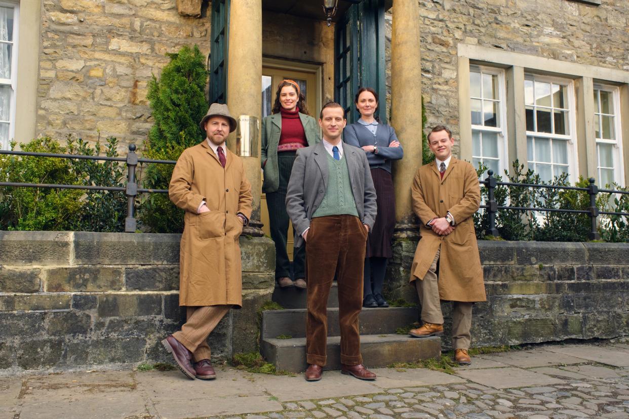 FRONT LEFT TO RIGHT: - SIEGFREID FARNON (SAMUEL WEST), JAMES HERRIOT (NICHOLAS RALPH) & TRISTAN FARNON (CALLUM WOODHOUSE).
BACKROW: HELEN ALDERSON (RACHEL SHENTON) & MRS HALL (ANNA MADELEY). Photographer: Matt Squire / Playground Television (UK).