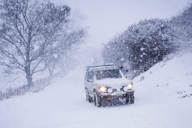 BRITAIN-WEATHER-SNOW