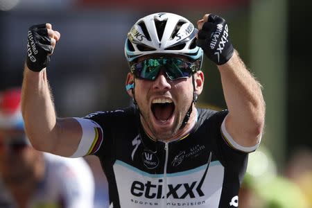 Etixx-Quick Step rider Mark Cavendish of Britain celebrates as he crosses the finish line to win the 190.5-km (118.4 miles) 7th stage of the 102nd Tour de France cycling race from Livarot to Fougeres, France, July 10, 2015. REUTERS/Benoit Tessier