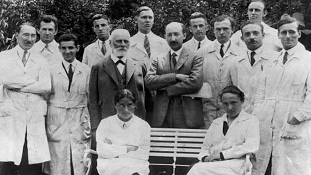 Ernst Alexander (third from left) with Georg von Hevesy (center) and other students and lab assistants at the University of Freiburg in Germany, c.1930. (Photo: Courtesy of Peter Graeber, Institute of Physical Chemistry, University of Freiburg.)