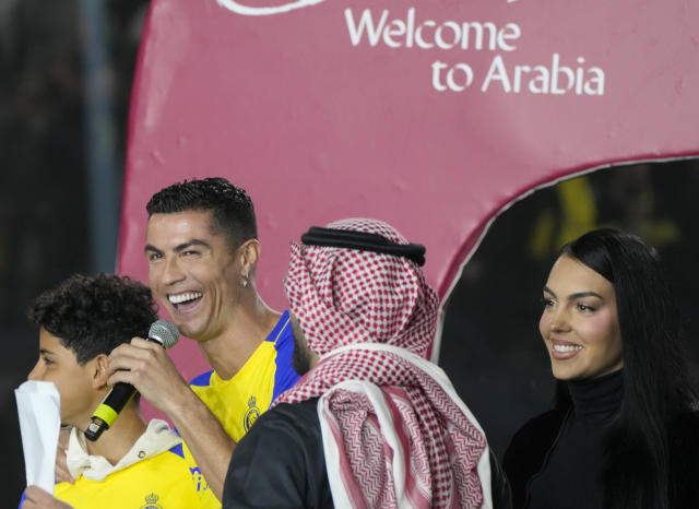 Thousands of Saudi fans cheer as Ronaldo unveiled at Al Nassr, Football  News