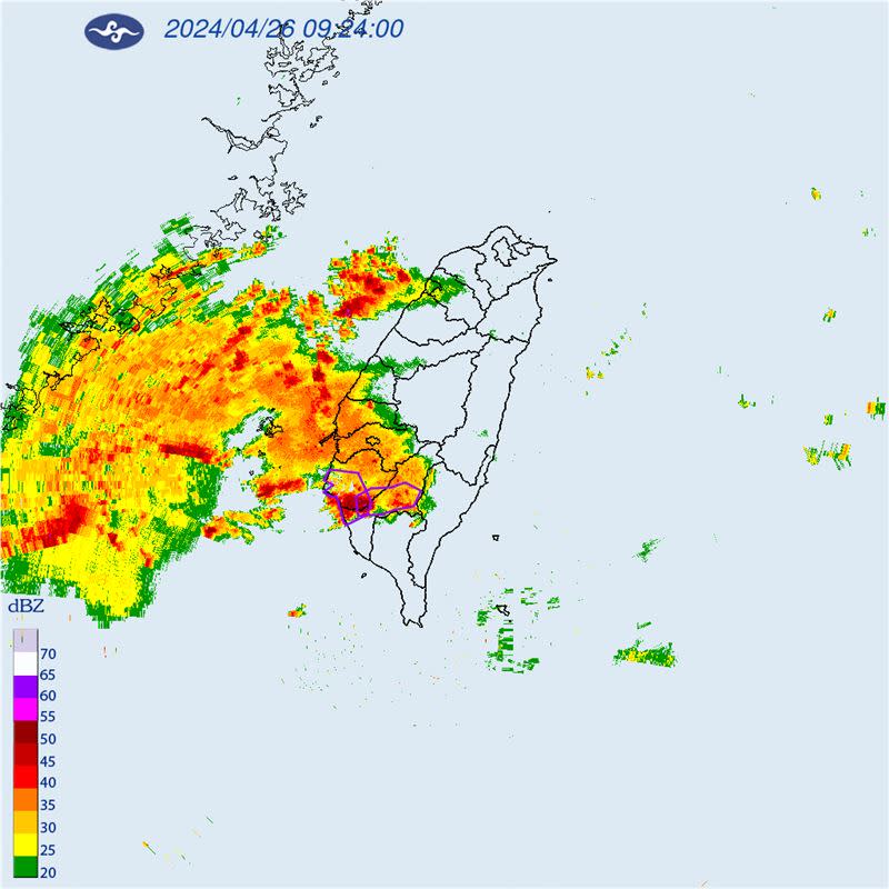 氣象署對臺南市、高雄市發布大雷雨即時訊息。（圖／氣象署）