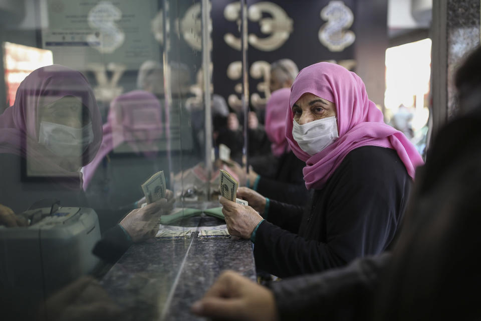 A women holds US dollars notes as she changes Turkish liras in a currency exchange office in Istanbul, Thursday, Dec. 2, 2021. Turkey’s beleaguered currency has been plunging to all-time lows against the U.S. dollar and the euro in recent months as President Recep Tayyip Erdogan presses ahead with a widely criticized effort to cut interest rates despite surging consumer prices. (AP Photo/Emrah Gurel)