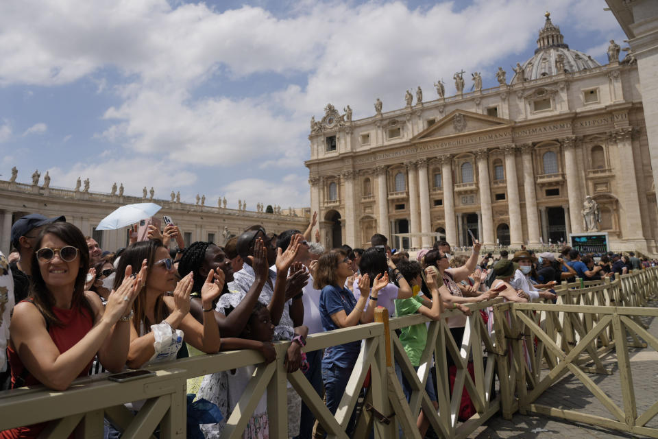 Faithful listen to Pope Francis' Regina Coeli noon prayer in St. Peter's Square at the Vatican, Sunday, 29, 2002. (AP Photo/Gregorio Borgia)