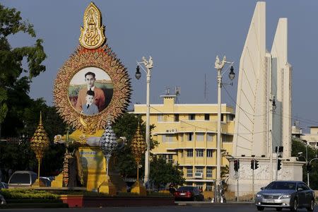 A picture showing Thailand's King Bhumibol Adulyadej and his son Crown Prince Vajiralongkorn as a child is seen along a street in Bangkok, Thailand April 17, 2016. REUTERS/Jorge Silva