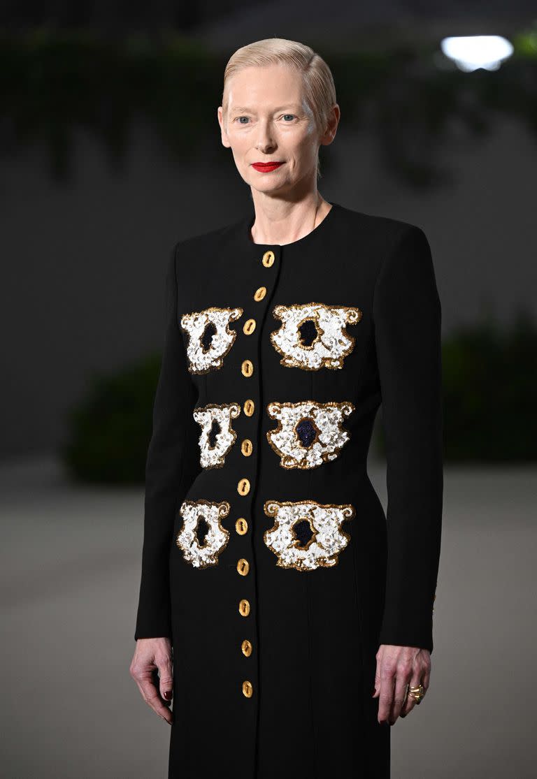 Tilda Swinton en la alfombra roja de la gala de la Academia de cine