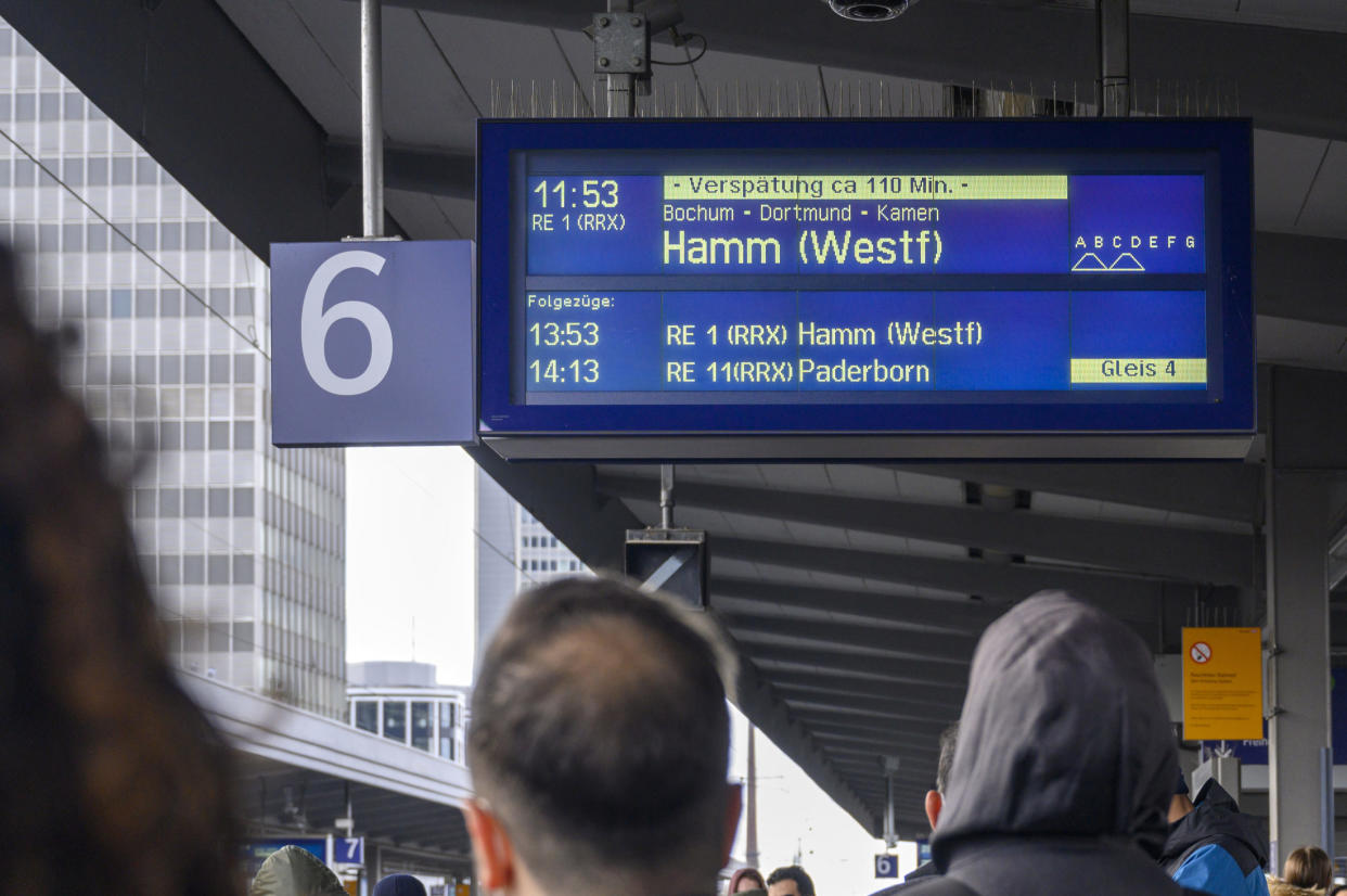 Zugverspätung am Essener Hauptbahnhof im Februar 2022.