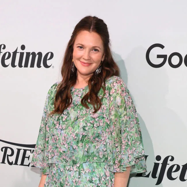 Drew Barrymore is accused of being racist for adopting a trend on social networks