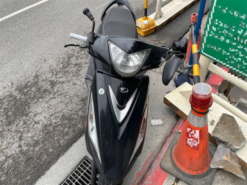 台北少年隊組長莊建中擦撞違規停車的大貨車，頭部重創身亡。（圖／翻攝畫面）ㄒ