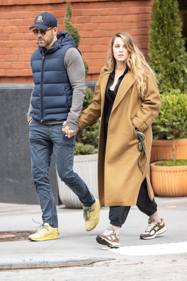 Blake Lively dons a sports bra & joggers as husband Ryan Reynolds picks her  up after NYC gym session