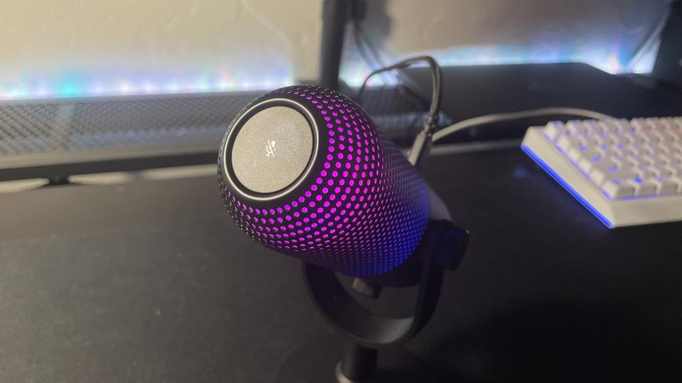 Razer Seiren V3 Chroma tap-to-mute button