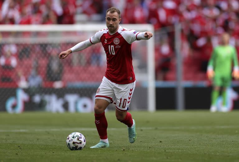 El volante danés Christian Eriksen durante el partido contra Finlandia, el día que sufrió el paro cardíaco