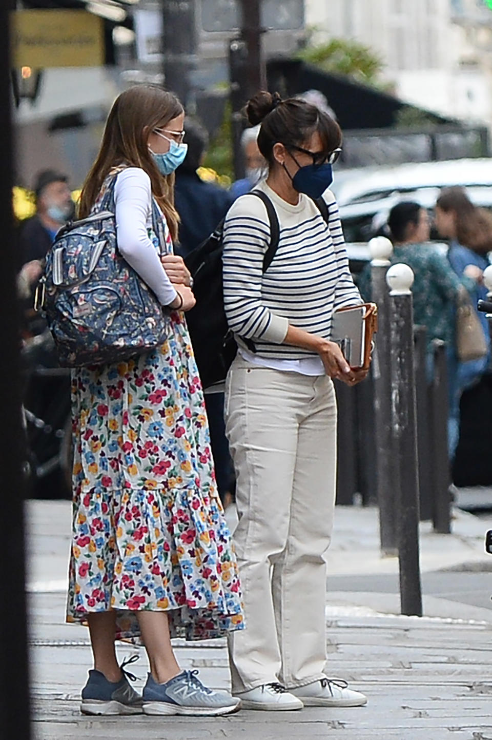 Jennifer Garner and Violet Affleck arrive in Paris on July 1, 2021. - Credit: KCS Presse / MEGA