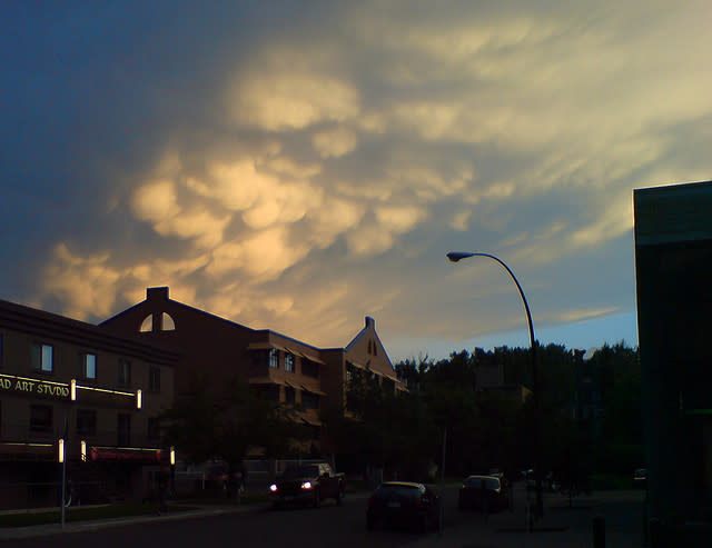 <a href="http://www.flickr.com/photos/ateabutnoe/667457390/" rel="nofollow noopener" target="_blank" data-ylk="slk:mammatus cloud over Calgary;elm:context_link;itc:0;sec:content-canvas" class="link ">mammatus cloud over Calgary</a>. This photo was taken on June 29, 2007 using a Sony Ericsson K800i.