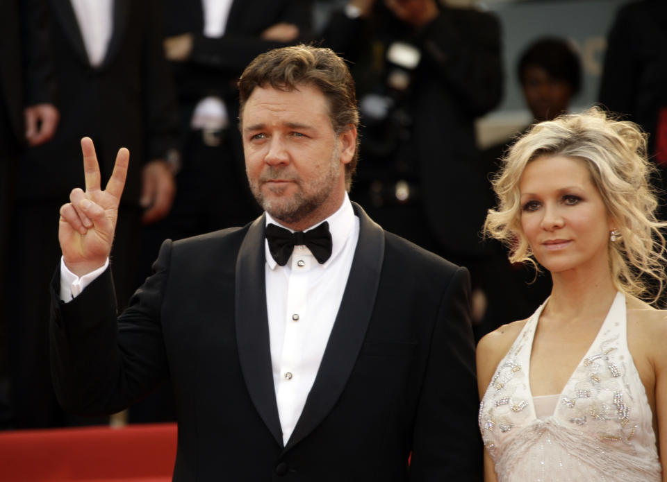 Actor Russell Crowe, left, and Danielle Spencer attend the premiere for the film "Robin Hood", at the 63rd international film festival, in Cannes, southern France, Wednesday, May 12, 2010. (AP Photo/Joel Ryan)