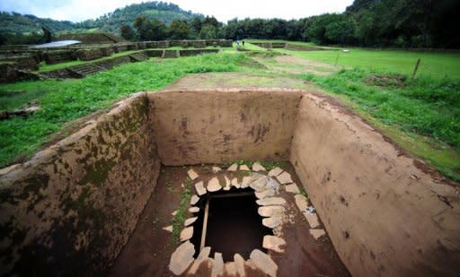Acceso a la cámara funeraria de más de 1.000 años de antigüedad fue hallada en la zona arqueológica de Tingambato, en el estado mexicano de Michoacán (oeste) (AFP/INAH | --)
