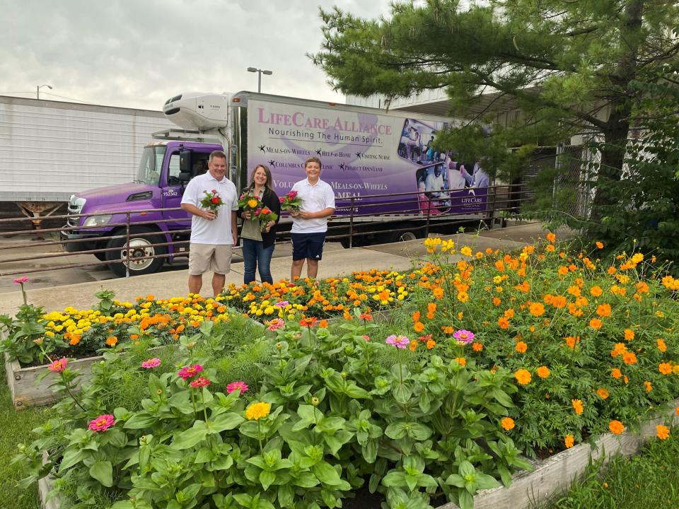 Stems For Seniors/LifeCare Alliance Flower Garden