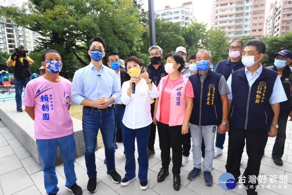 立委蔣萬安參訪潭子國民暨兒童運動中心，並肯定台中市長盧秀燕推行全齡運動成果。