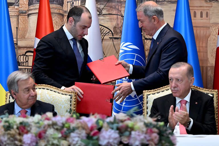 Representantes de Ucrania y Rusia se reunieron en Turquía para acordar una salida de los granos de Ucrania