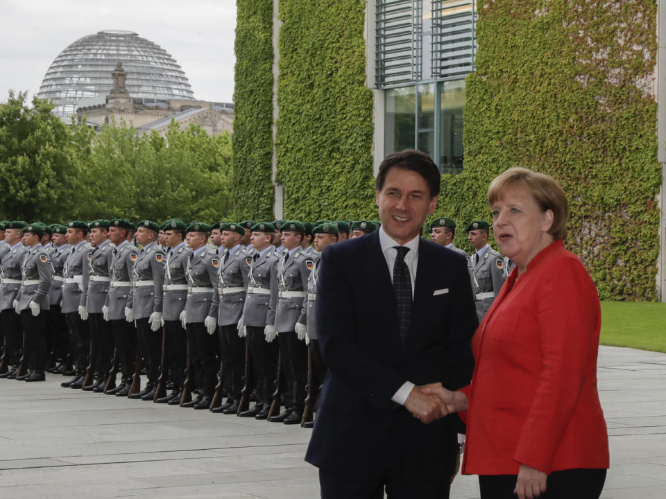 Giuseppe Conte (l.) und Angela Merkel (r.) haben sich gegenseitige Solidarität zugesichert. (Bild-Copyright: Markus Schreiber/AP Photo)