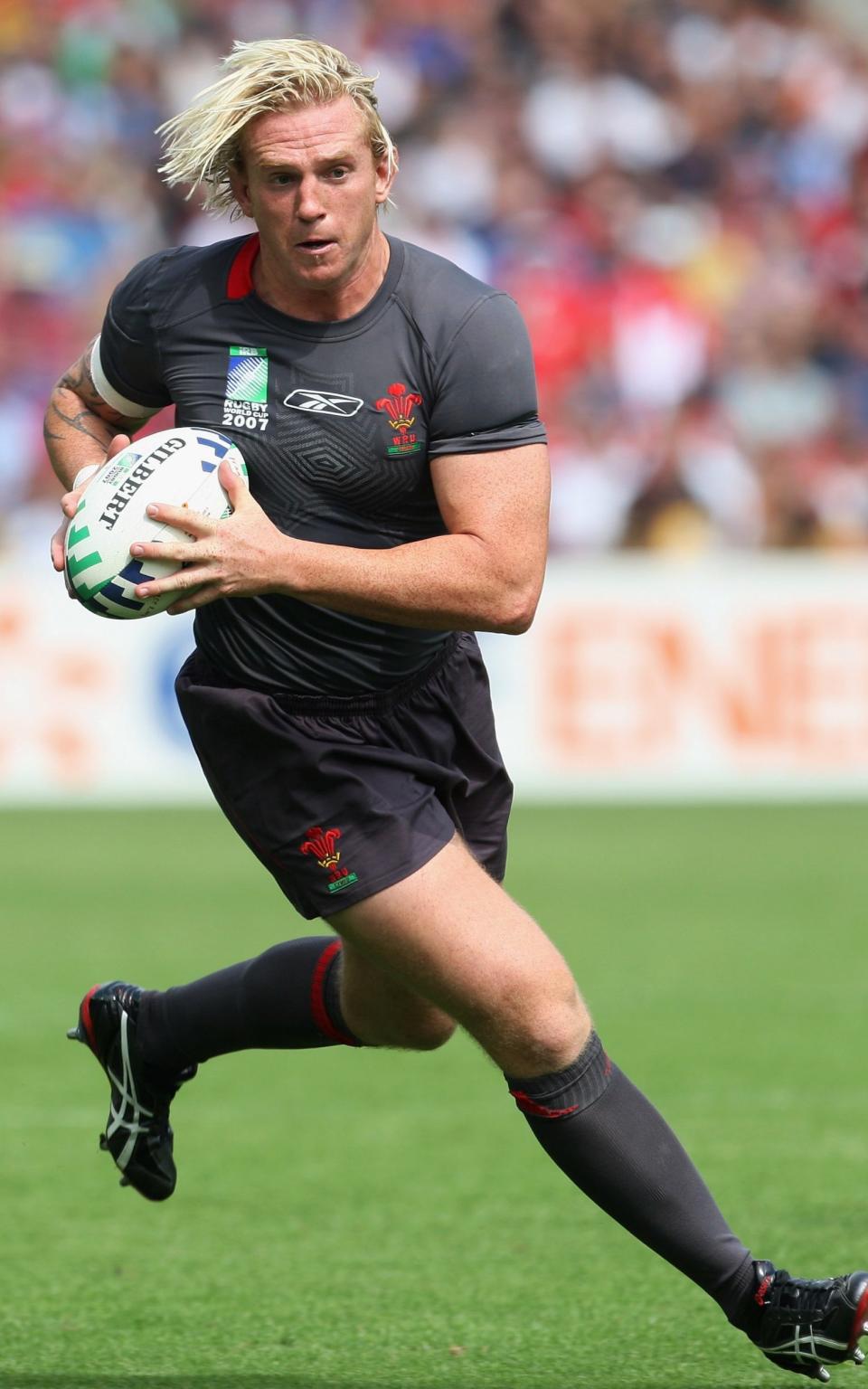 Alix Popham of Wales running with the ball during the Rugby World Cup 2007 Pool B match between Wales and Canada on September 9 2007 in Nantes, France