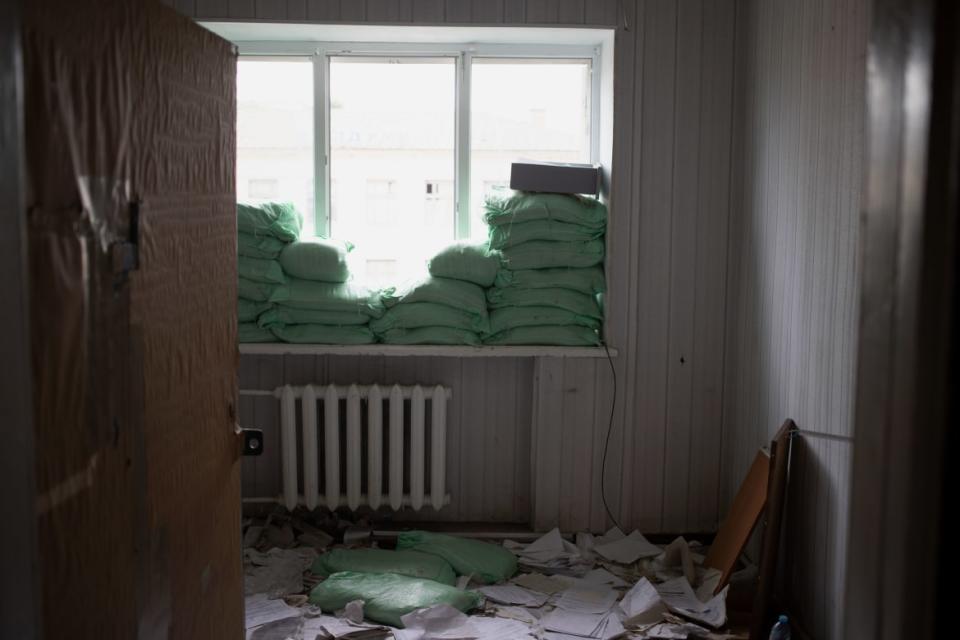 <div class="inline-image__caption"><p>The destroyed rooms ransacked by Russian soldiers in the Balakliya police station.</p></div> <div class="inline-image__credit">Tom Mutch</div>