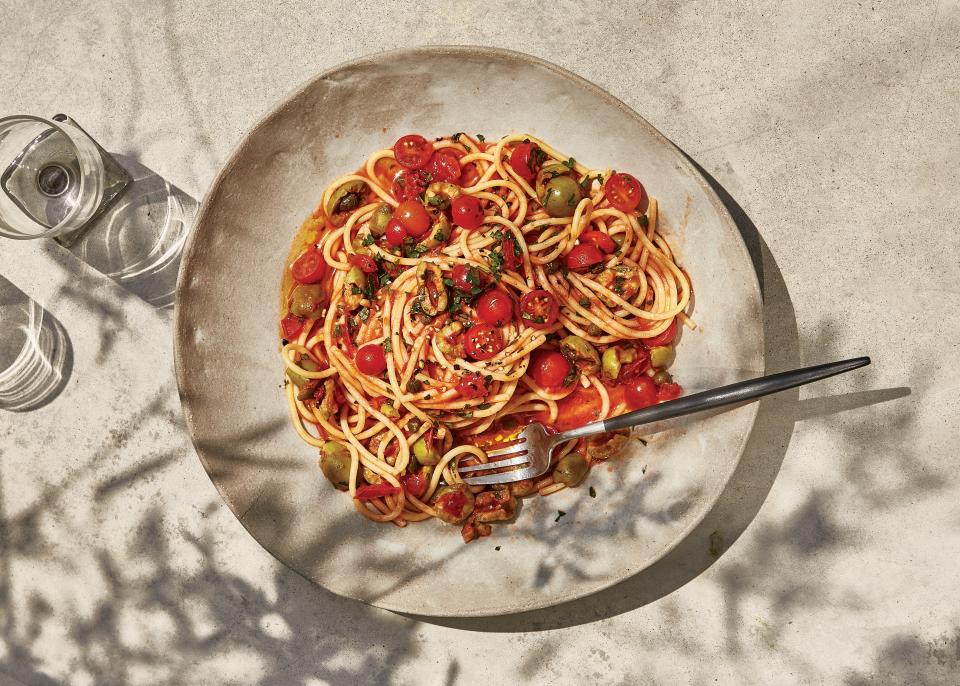 <h1 class="title">Spaghetti with No-Cook Puttanesca</h1><cite class="credit">Photo by Alex Lau, Prop Styling by Aneta Florczyk, Food Styling by Susie Theodorou</cite>