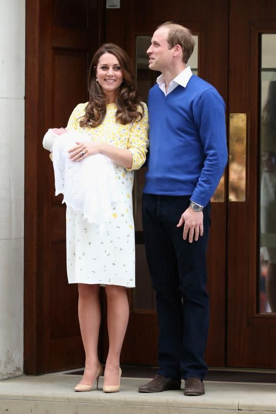 The Duchess of Cambridge in Jenny Packham outside of St. Mary’s hospital with her newborn daughter. 