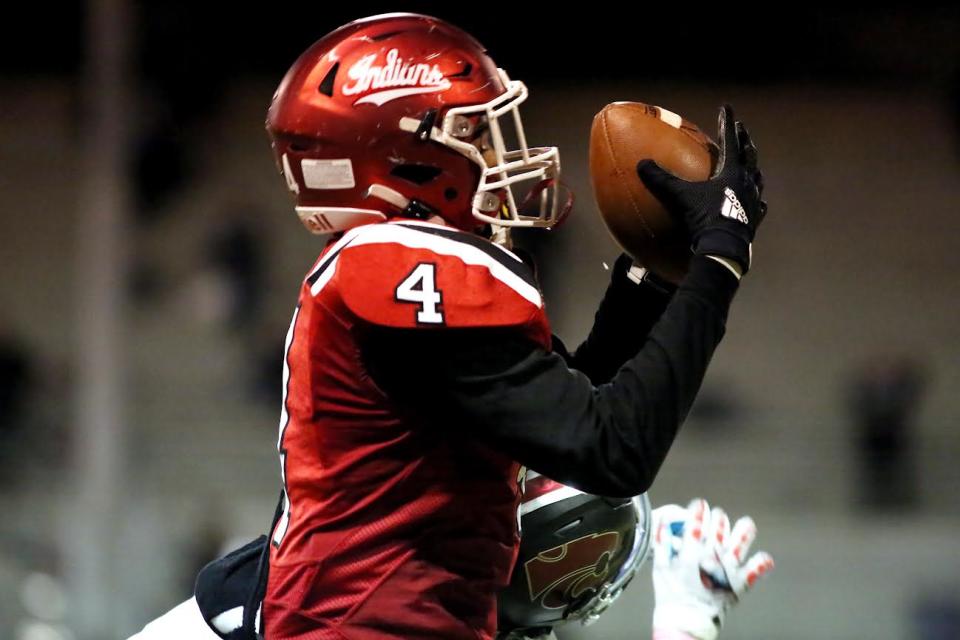 Palm Springs receiver Damond Lee (4) makes a catch and runs for a touchdown against Paloma Valley on Friday.