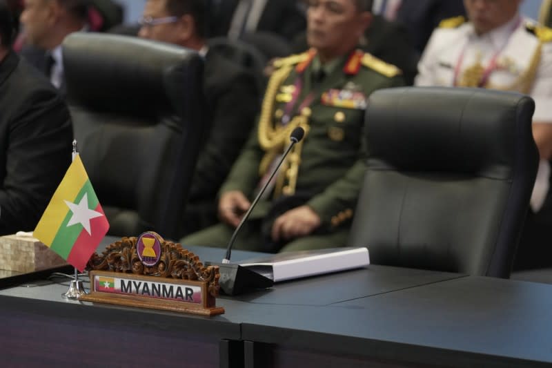 <cite>2023年11月15日，印尼舉行的東南亞國協國防部長會議，為緬甸代表團保留的席位空著。東協禁止緬甸軍政府參加峰會等高層會談。（AP）</cite>