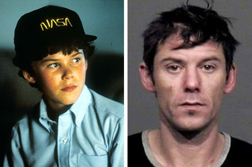 El caso más reciente es Deleriyes Joe Cramer. Quien fuera el protagonista del hit “Flight of the Navigator” en 1986, recién fue capturado mientras robaba un banco en Columbia Británica.