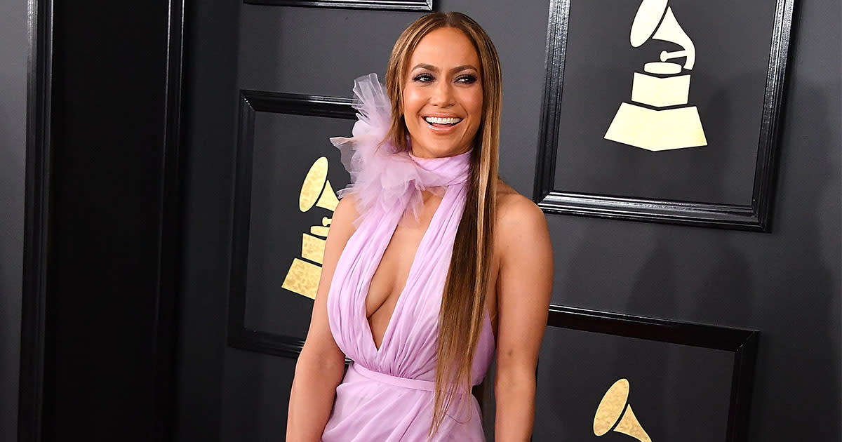 Jennifer Lopez would totally do the Super Bowl, and YES PLEASE!