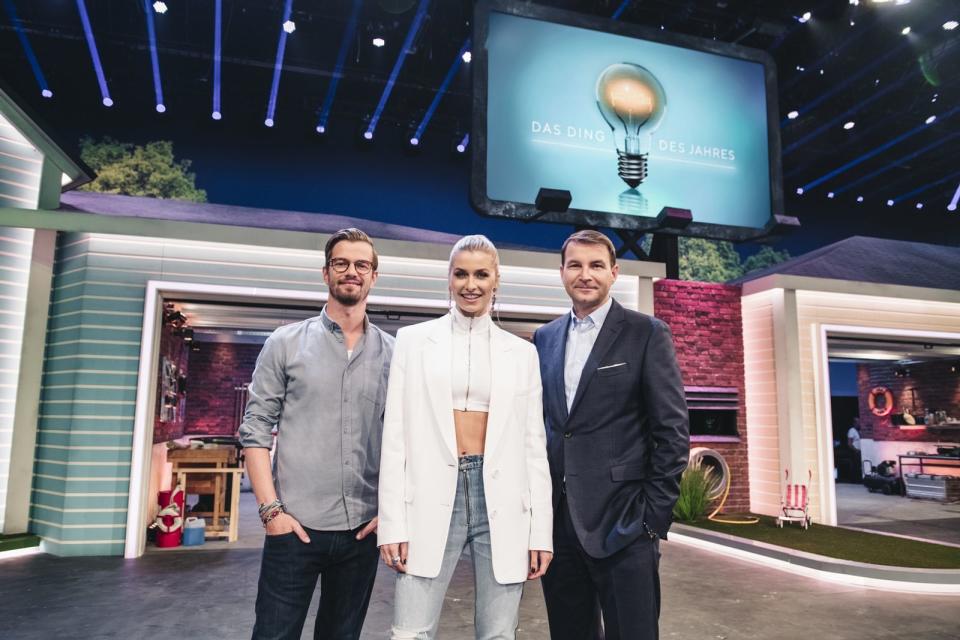 Er war dann mal weg ... aber man geht ja niemals so ganz. 2018 brachte Raab die Erfindershow "Das Ding des Jahres" (von links: die Juroren Joko Winterscheidt, Lena Gercke und Hans-Jürgen Moog) zu ProSieben und zog mit seiner Produktionsfirma die Strippen im Hintergrund. Drei Staffeln lang lief das Format. (Bild: ProSieben / Willi Weber)