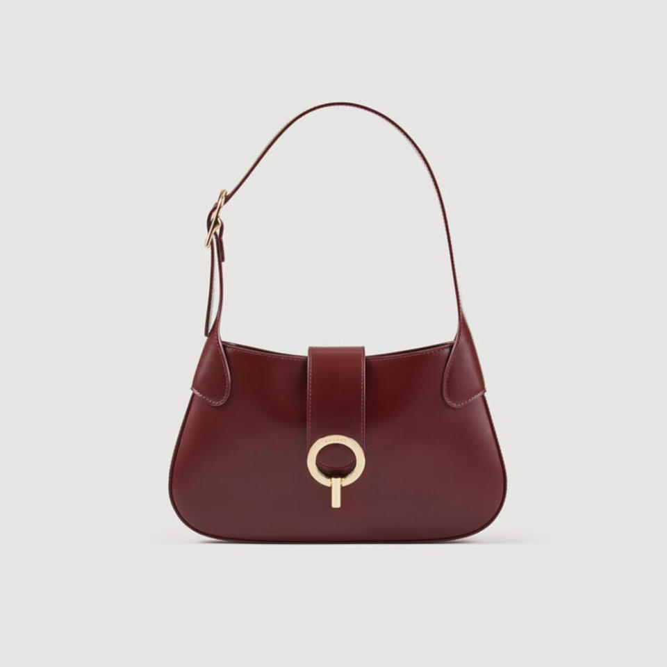 <p>Prix : 325 €</p><br><a href="https://fr.sandro-paris.com/fr/femme/sacs/tous-les-sacs/sac-baguette-cuir-de-tannerie-certifiee/SFASA00945.html?dwvar_SFASA00945_color=34#start=1" rel="nofollow noopener" target="_blank" data-ylk="slk:Acheter;elm:context_link;itc:0;sec:content-canvas" class="link ">Acheter</a>