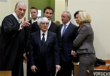 Formula One chief executive Bernie Ecclestone (C) arrives at court in Munich April 24, 2014. REUTERS/Sven Hoppe