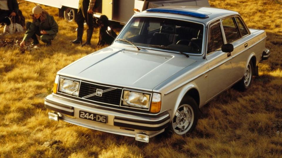 Volvo首款柴油車244 GL D6，是搭載來自VW的自然進氣六缸引擎。(圖片來源 / Volvo)