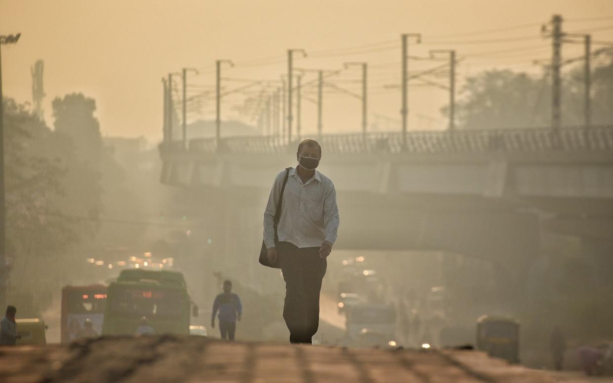 Man walking through the smog in Delhi - Hindustan Times