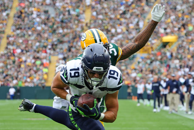 Wilson struggles in return as Seahawks get blanked by Packers